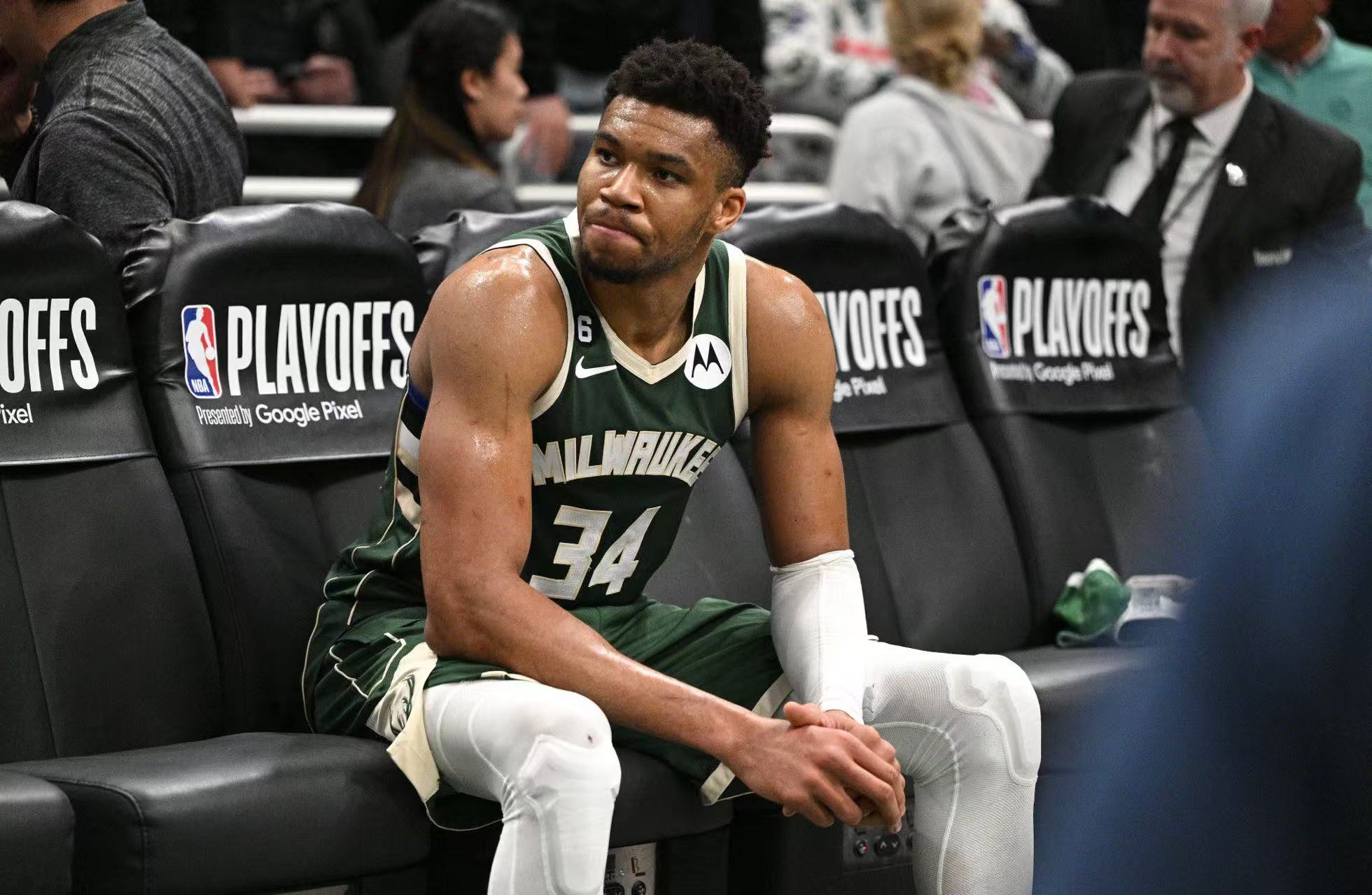 爱游戏在线-NBA总决赛步行者死磕雄鹿