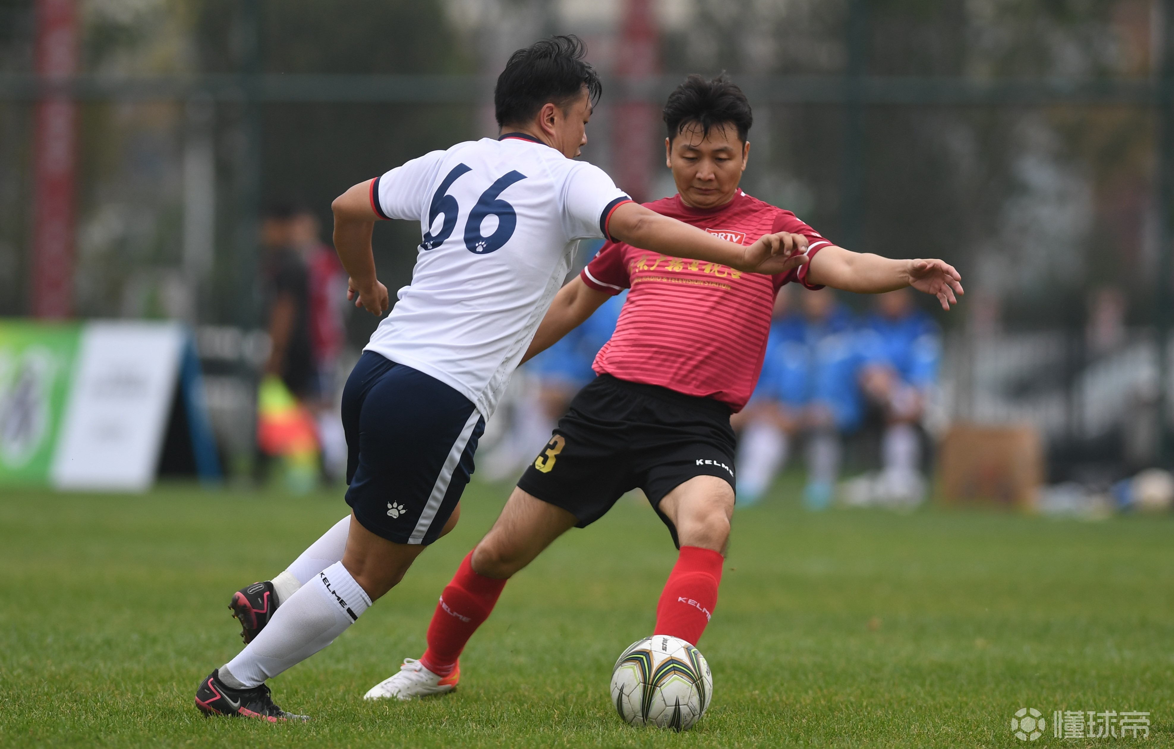 关于国内足球职业联赛激烈角逐精彩继续的信息