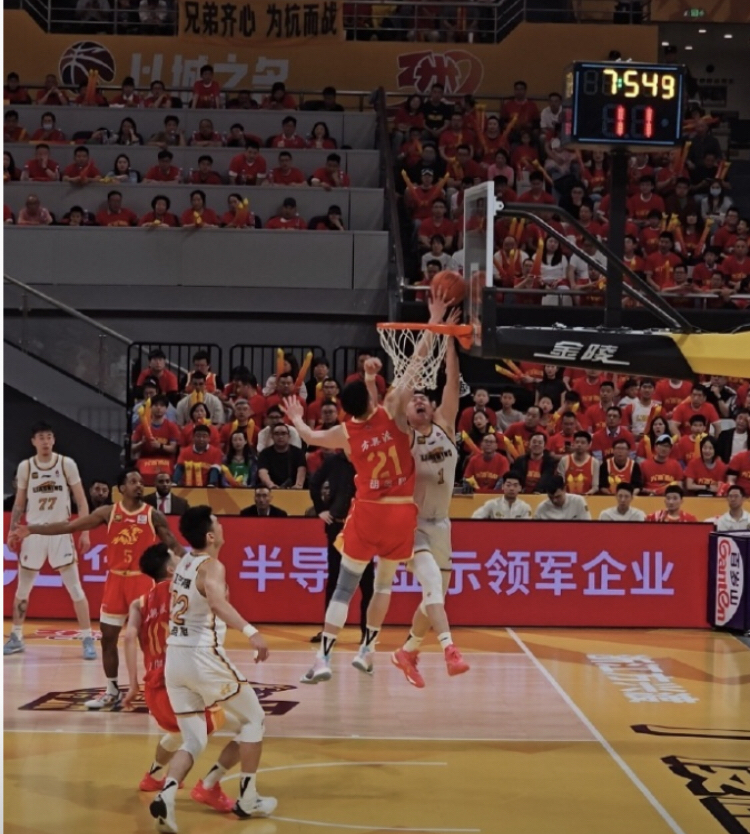 爱游戏官网-关键比赛展开，球队实力对决引人注目的简单介绍