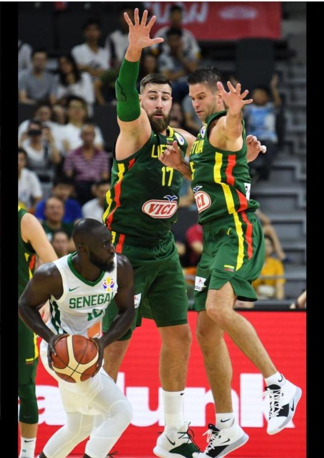 立陶宛队迎接与加拿大队的挑战,角逐激烈 立陶宛队迎接与加拿大队的挑战,角逐激烈