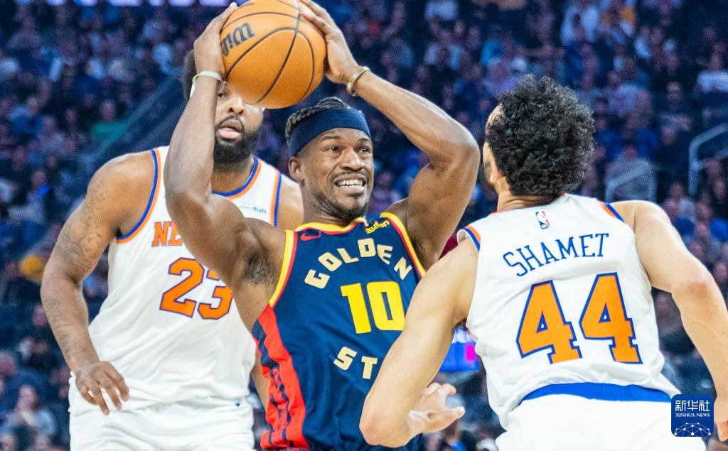 爱游戏网页版-勇士险胜尼克斯取得连胜