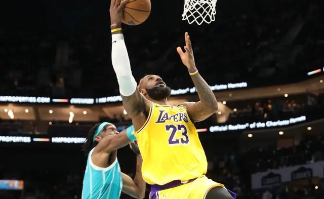 爱游戏官网-76人击败湖人，赢得胜利