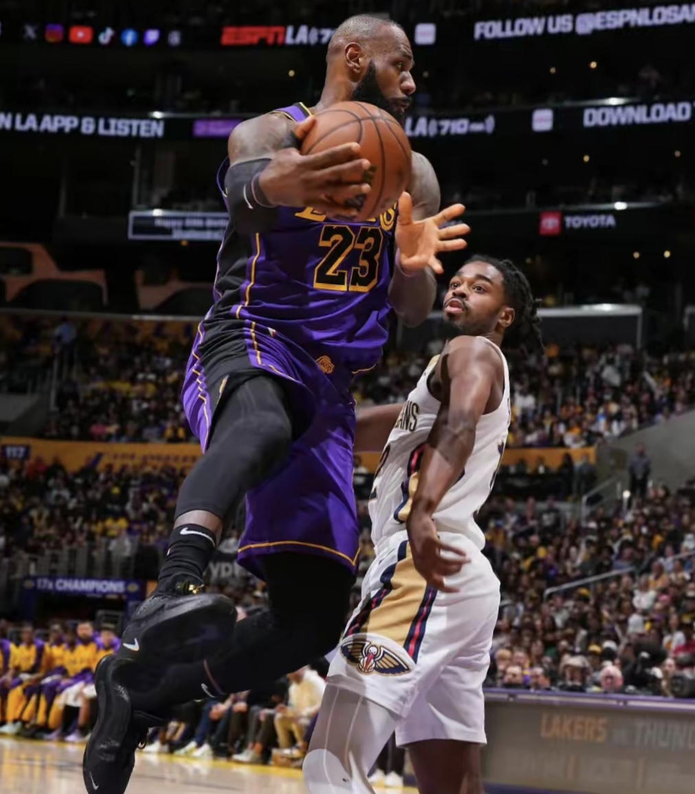 湖人率先进入西部前四，全队合力再创奇迹的简单介绍